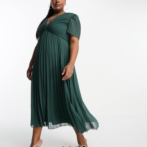 ASOS DESIGN Curve pleated bodice flutter sleeve pleat midi dress in pine green - Picture 6 of 7